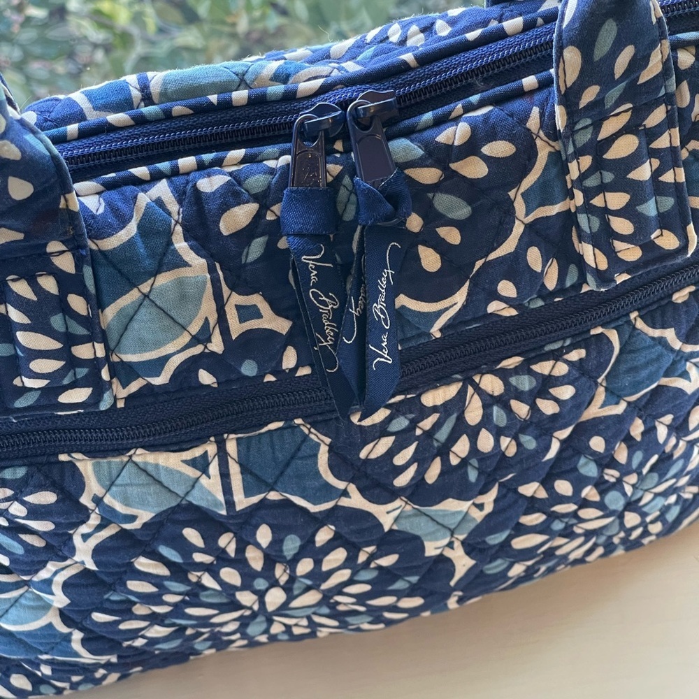 Vera Bradley blue and white purse, large size!! - Picture 2 of 7